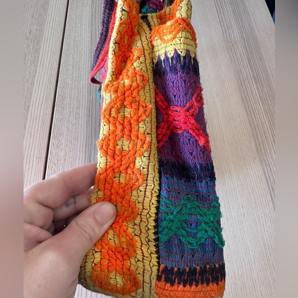 Toby Weston Vintage Aztec native inspired Western Print knit w/wood handle purse - Picture 6 of 9